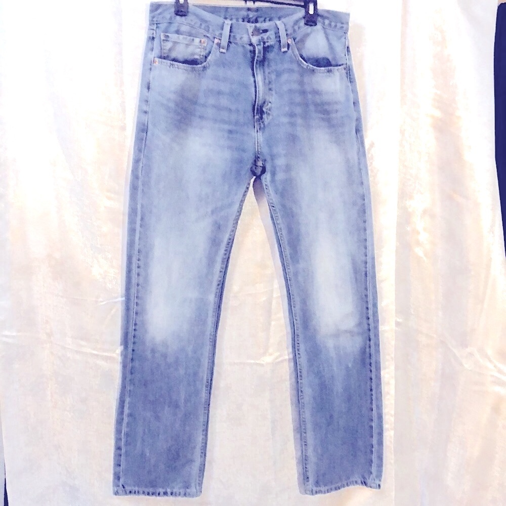 Levi’s 505  men’s regular fit medium stonewashed original zip fly.. size 34 x 32
